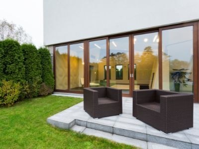 Co powinieneś wiedzieć o różnych typach nowoczesnych sof ogrodowych i który z nich jest dla Ciebie najlepszy?